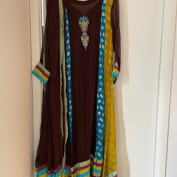 Women Salwar/Punjabi Suit - Picture 2 of 4